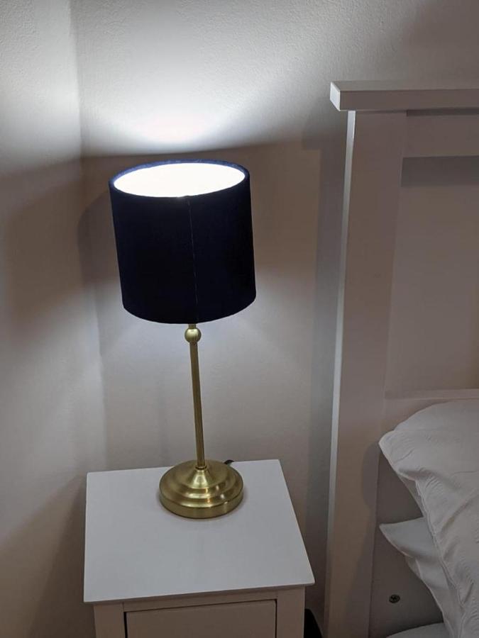 Glenclova - No 5 Bellyeoman, Bright Two Bedroom Apartment 던펌린 외부 사진