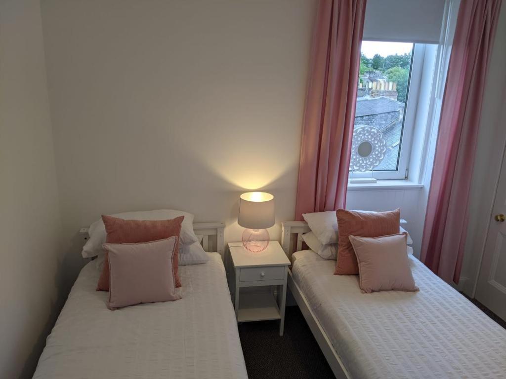 Glenclova - No 5 Bellyeoman, Bright Two Bedroom Apartment 던펌린 외부 사진