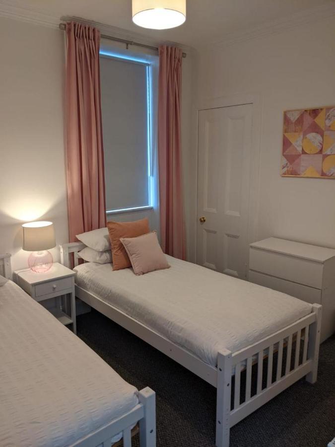 Glenclova - No 5 Bellyeoman, Bright Two Bedroom Apartment 던펌린 외부 사진