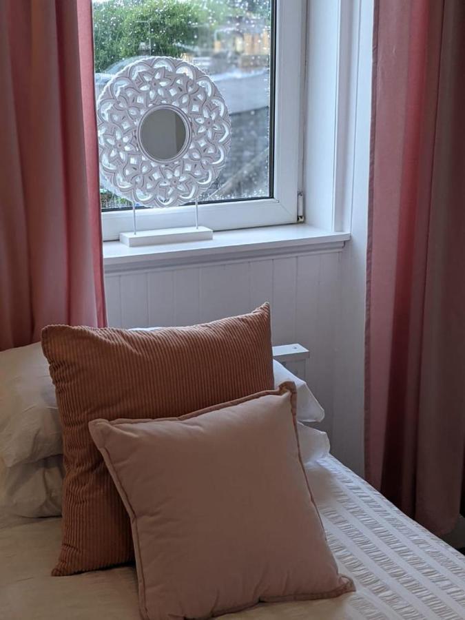 Glenclova - No 5 Bellyeoman, Bright Two Bedroom Apartment 던펌린 외부 사진