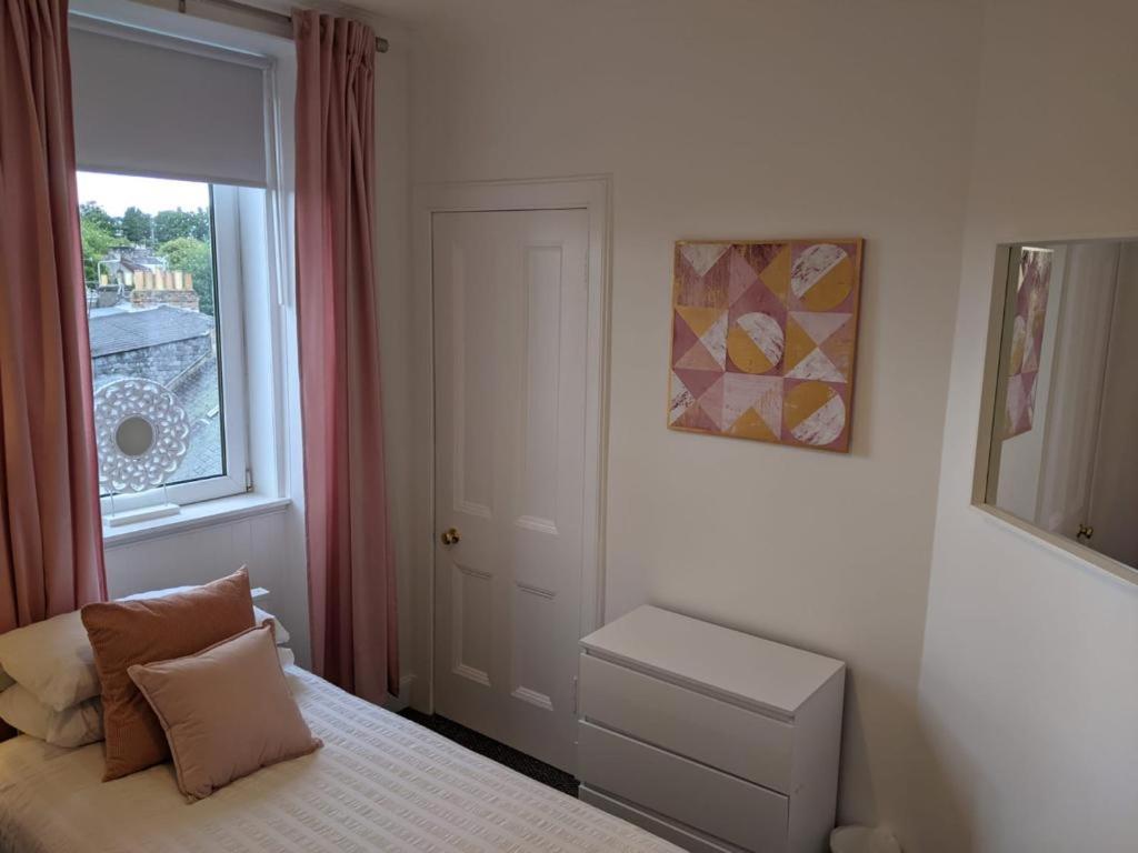 Glenclova - No 5 Bellyeoman, Bright Two Bedroom Apartment 던펌린 외부 사진